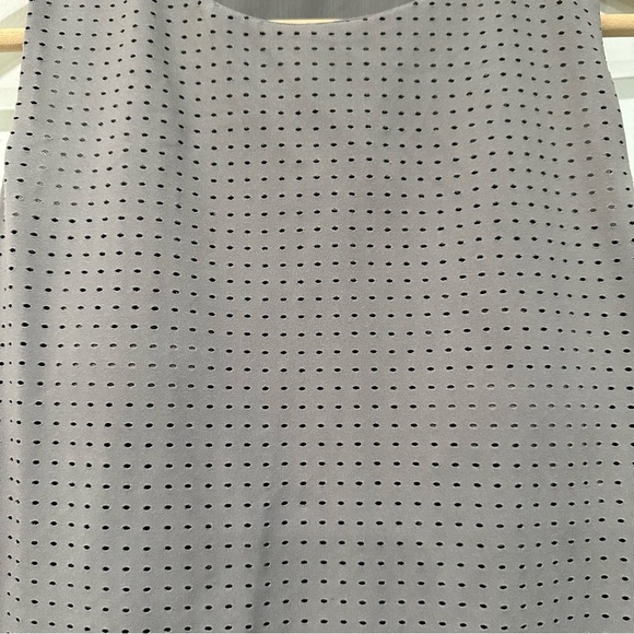 Fabletics Phoebe Performance Tank Gray Size XXS Medium Support NWT Retail $55.00 - Picture 4 of 7